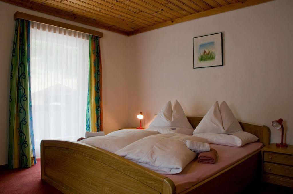 Landhaus Alpenrose - Feriendomizile Pichler Heiligenblut Exterior foto